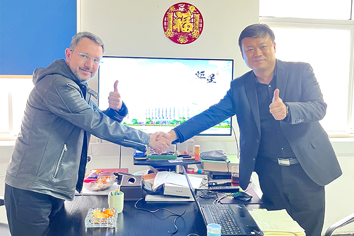 土耳其客商莅临洛阳炬星窑炉公司 深入洽谈高温电炉采购与合作