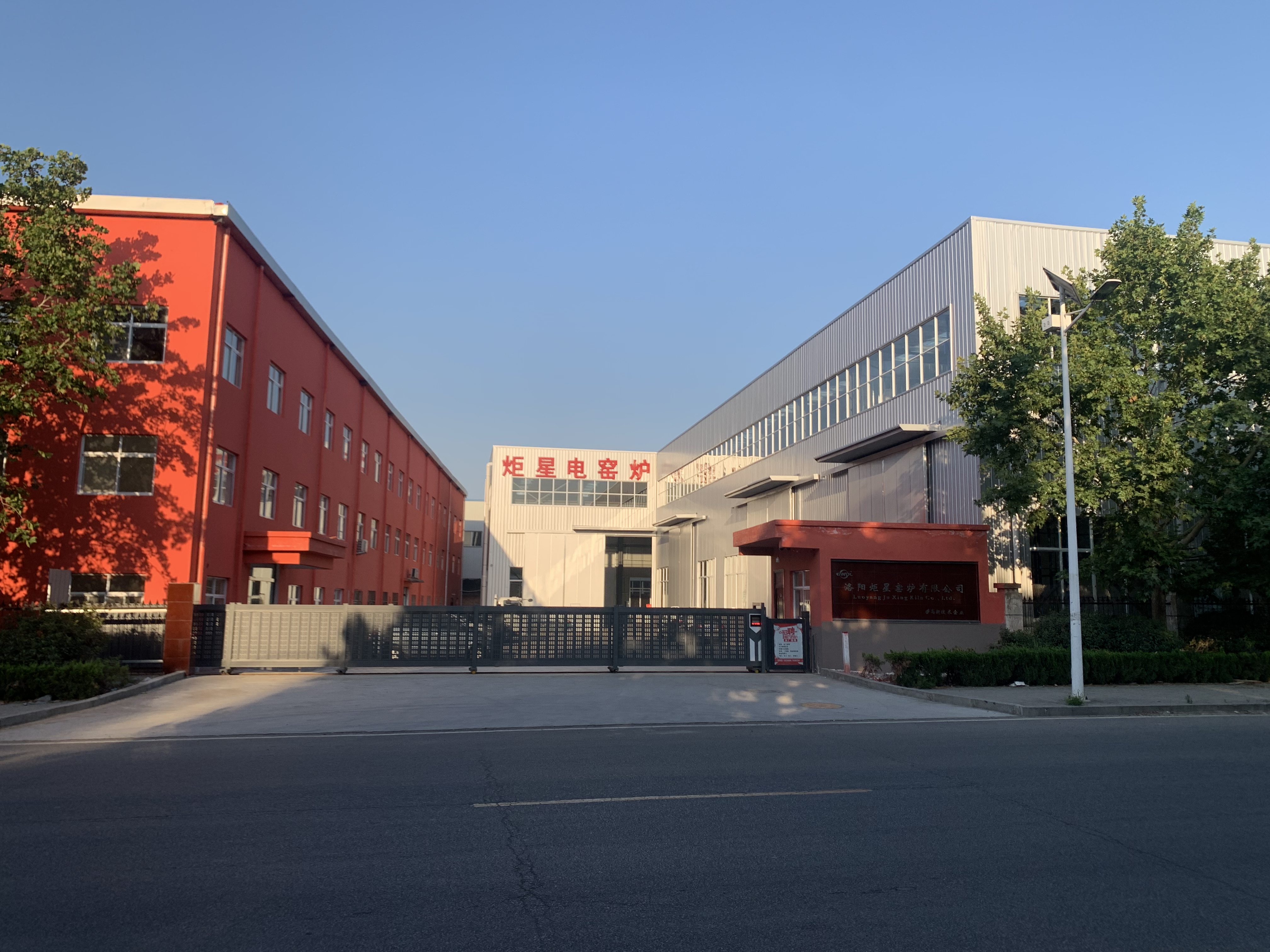 洛阳炬星窑炉公司：五一假期“铆足劲”，抢抓订单生产“加速跑” ——致敬每一位在劳动节坚守岗位的“炬星人”